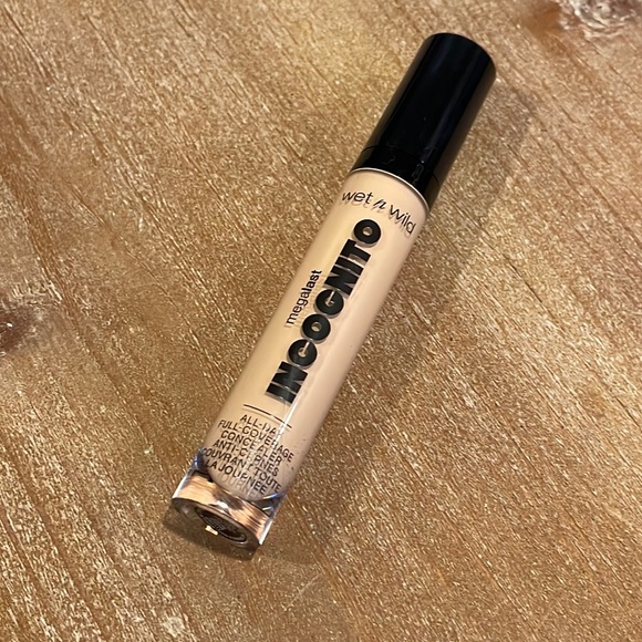 Wet n Wild Incognito Concealer - Picture 1 of 3